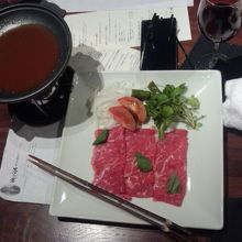 『逸品』は滑子と青菜の和物でした。これは別価格のトマトすき焼