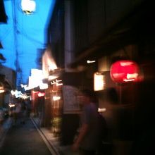 こんなかんじの路地です。