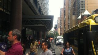 ニューアーク国際空港から空港バスで到着したら入口に注意！