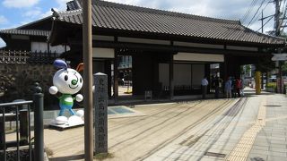 江戸時代に出来た扇型の人工島。