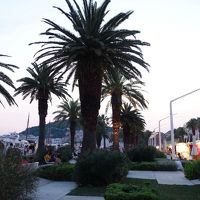 メインストリート、ここから1本入ったところ