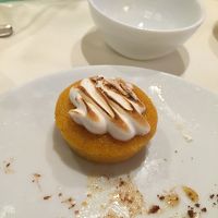 パンプキンのスパイシーケーキ。不思議なお味でした。