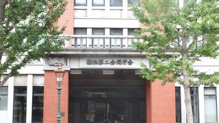 横浜にある歴史的建造物の一つ。馬車道駅７番出口を出るとすぐです。