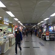 新世界百貨店前の地下街