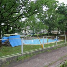 まずは子ども達が遊ぶスイミングプール