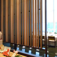 早めの夕食に訪れました 