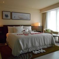 さて、ベッドルームは…