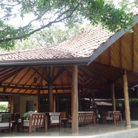 オープンエアーのロビーも快適