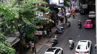 昼夜問わず賑やか