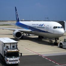 関空発香港行きのB767-300 