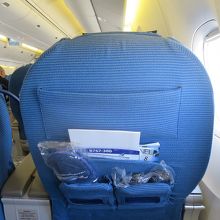 かつての国内線スーパーシートといった感じのシートです 