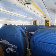 目の前にシートテレビがないのもね…