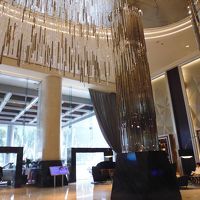 フロント前。きらびやかな装飾。