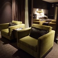 全面ガラス窓。