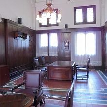 博物館内部。重要会議が行われた部屋。