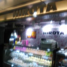 表参道駅構内にあります