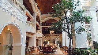 静かで優雅なホテルラウンジ。意外と安い