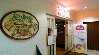 落ち着いた雰囲気で人気店を味わう