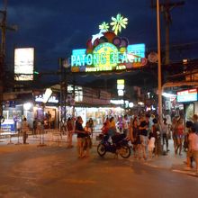 欲望渦巻くバングラ通りです（笑）