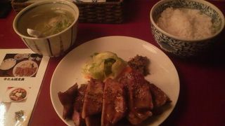 分厚い牛タンは酒のつまみ、ご飯のお供に最高