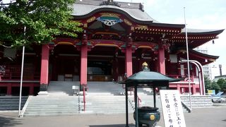 朱塗りが素晴らしいお寺～新栄寺～