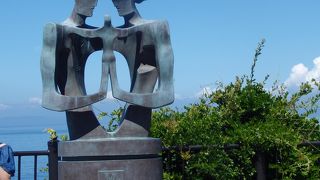 真っ青な海と空を眺望