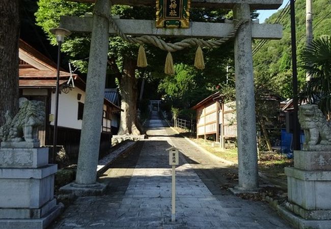 湖北の秘境に帝を祀るという