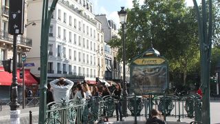 サクレクールまで一本道で繋がってます