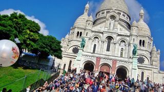 ペリグー,アングレーム,カオールなどドーム式ロマネスク教会の修復をしたアバディー建築　Basilique du Sacre Coeur