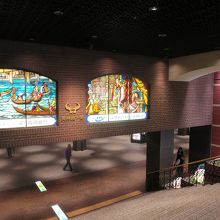 「福岡中央郵便局」前の入口、デザインはローマ風ですね