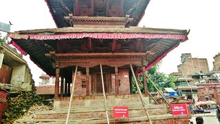 倒壊の危険性があるマハ・ヴィシュヌ寺院