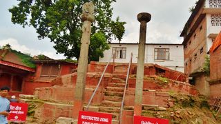 倒壊した寺院：チャヤシンデガ