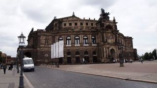 ウイーンのオペラ劇場を思い出しました