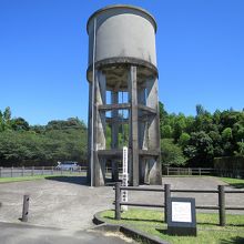 かつての飛行場の給水塔が保存されていました