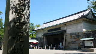 立派な正面玄関です！