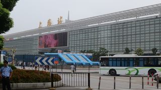 上海駅の行李寄存所（東側）