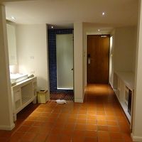 シャワーブースのスノコが良い感じ