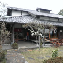 石畳の入口にあるお茶屋