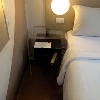 ベット横に設置されたセーフティーボックス。