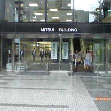 建物の綺麗さは、１階だけではありません。各階も明るく綺麗です