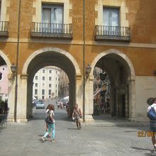 マヨール広場からの姿です。