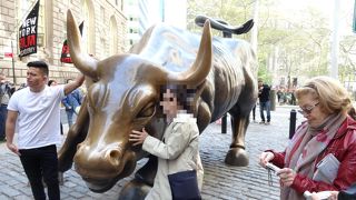 ウォール街近くの名所～チャージングブル