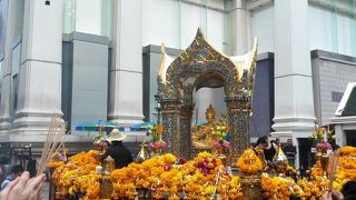 お祈り人が沢山