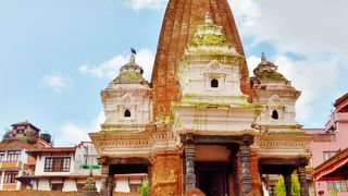 パタンのダルバール広場にあるナラシンハ寺院