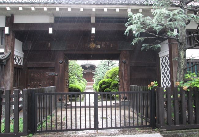 門・・・都指定文化財です