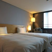 シンプルで機能的な室内　コンセントの差込口が少ないかなあ