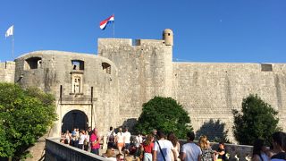 夜もライトアップされてきれいです