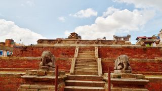 倒壊したパタンのハリ・シャンカール寺院