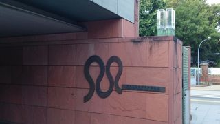 大学構内にある美術館