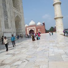 廟に登ってみると、思ったほどの人混みはありませんでした。